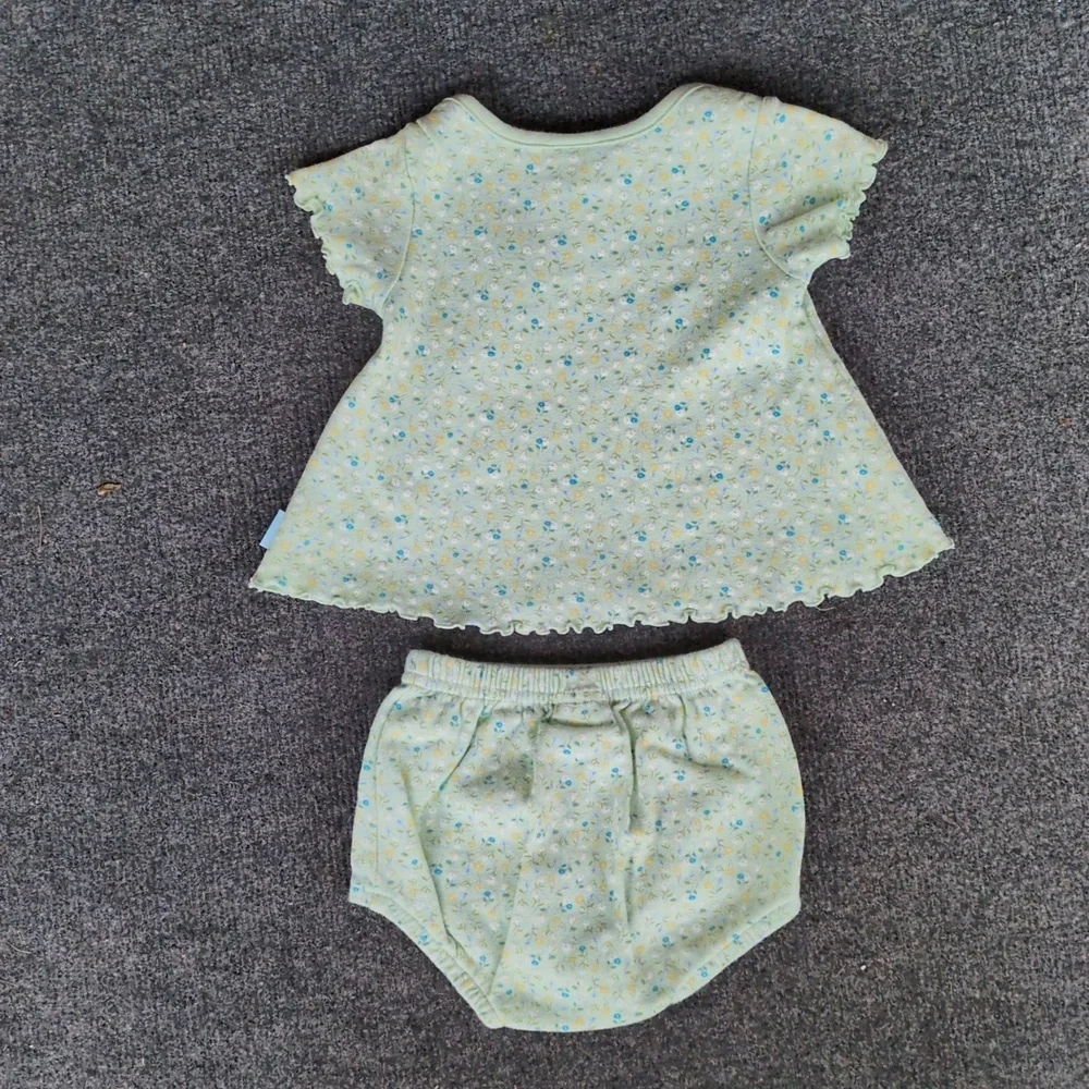 Carter's Baby 2 Piece Outfit 0-3 Months